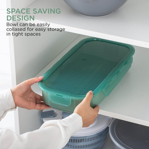 COOK WITH COLOR lid with locking clamps securing ingredients and preventing spills