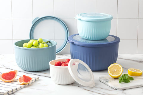 COOK WITH COLOR lid sealing onto bowl demonstrating leak-resistant storage