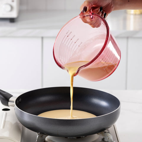 COOK WITH COLOR pour spout detail on 2 cup, precise drip-free pouring benefit