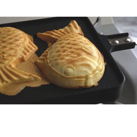 COOKKING close-up of filled taiyaki displaying neat sealed edges and appealing filling