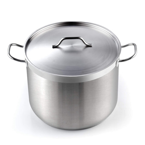 Cooks Standard outdoor seafood boil lifestyle shot, ideal for entertaining large groups