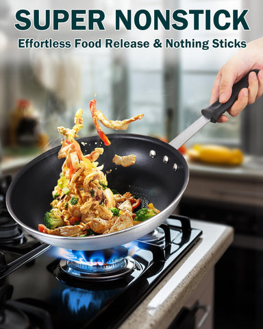 Cooks Standard pan cooking a fried egg illustrating even heating benefit