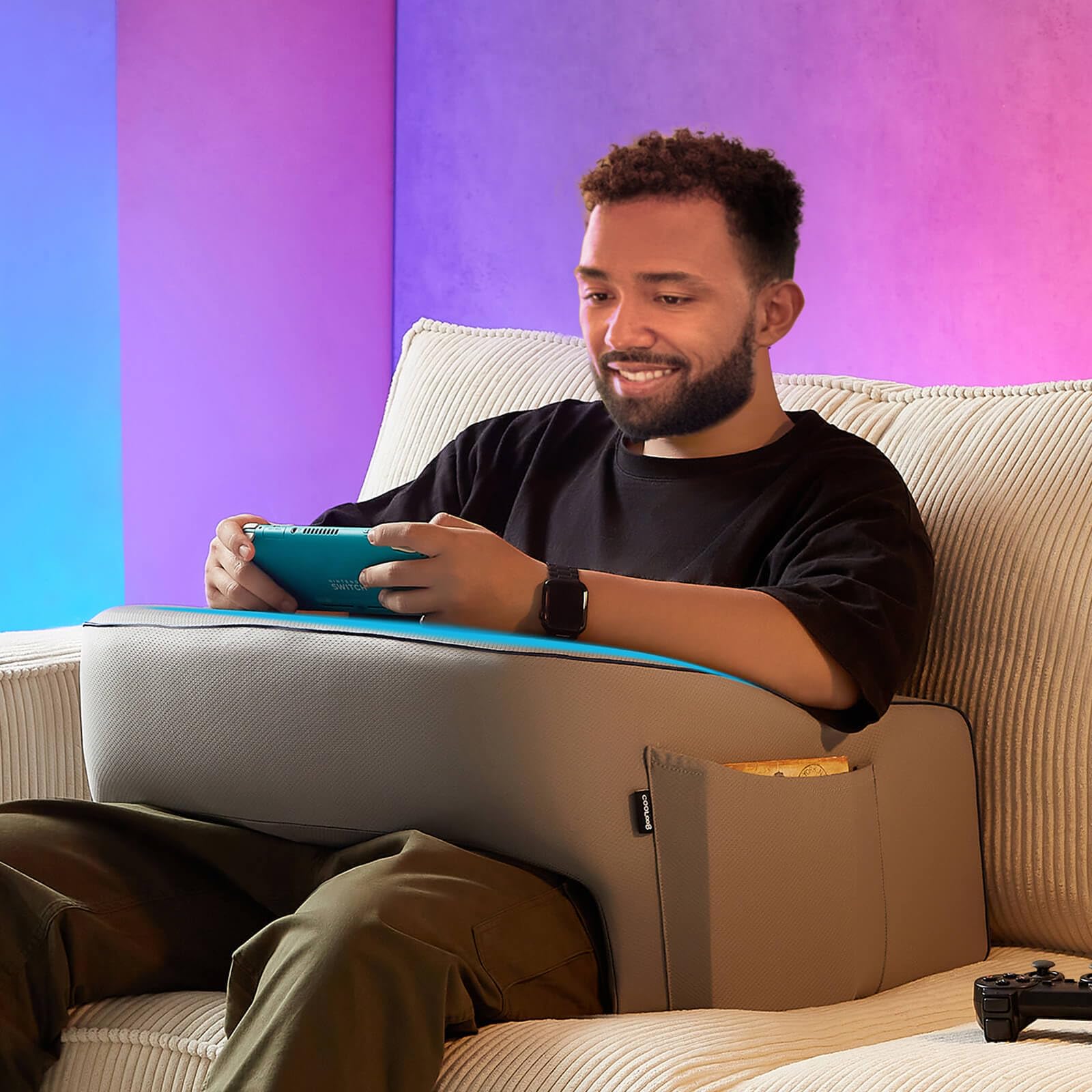 cooloo8 front view of reading pillow showing wide desktop and armrests for ergonomic support