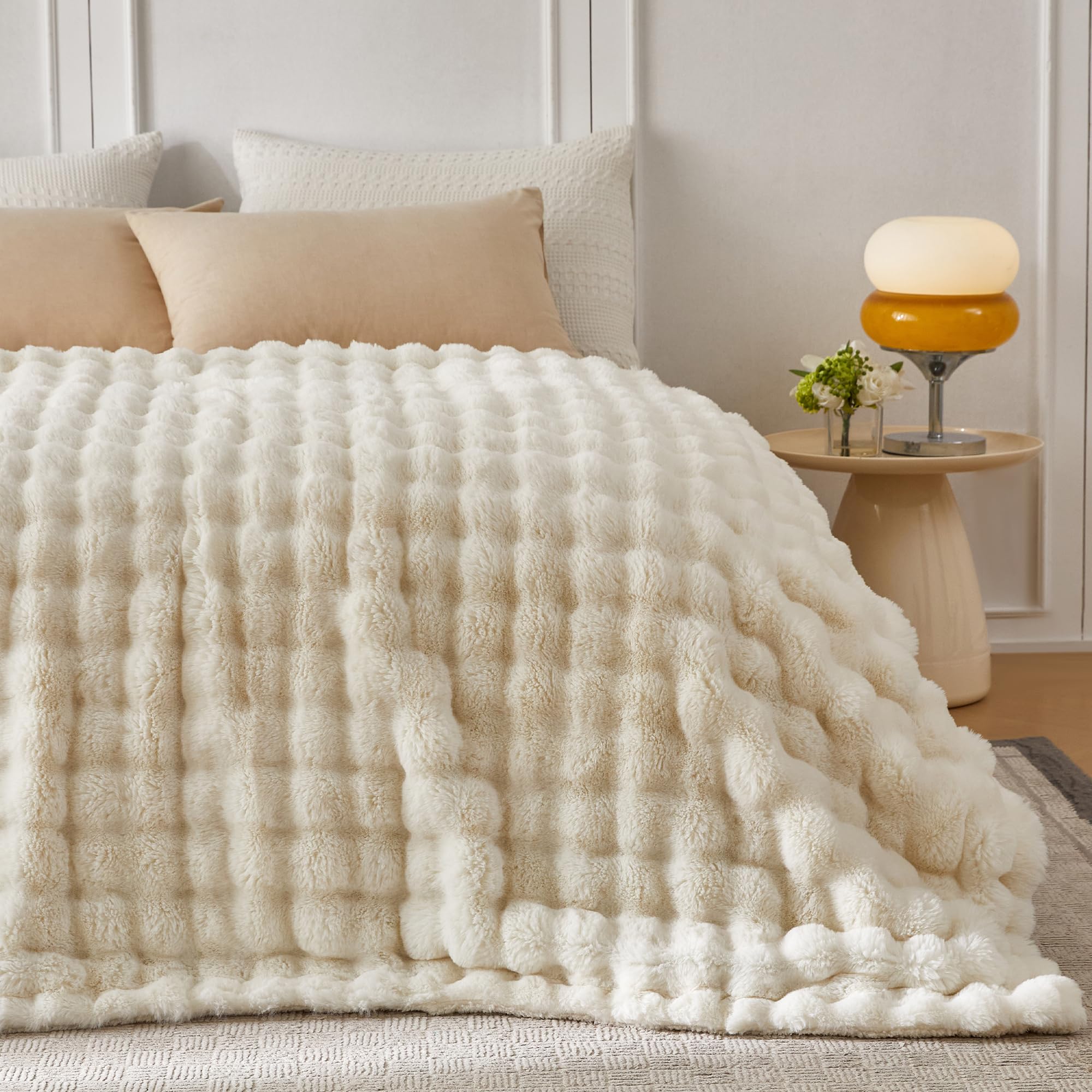 COOVA close-up of 700GSM faux fur bubble texture showing plush softness