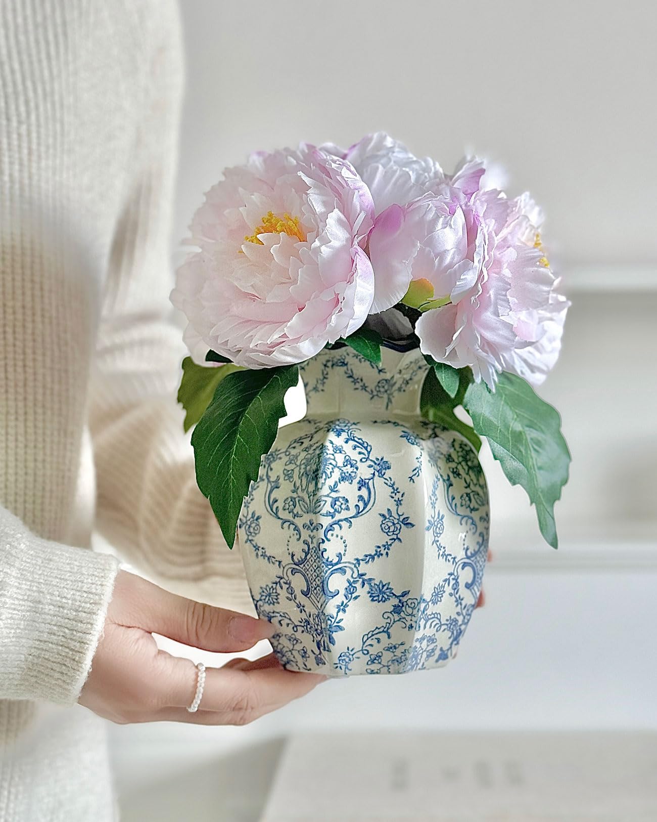 COZLIV mouth detail showing 3.1-inch opening ideal for single stems and small bouquets