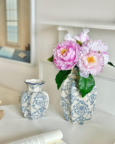COZLIV displayed with a single stem illustrating practical use and refined tabletop appeal