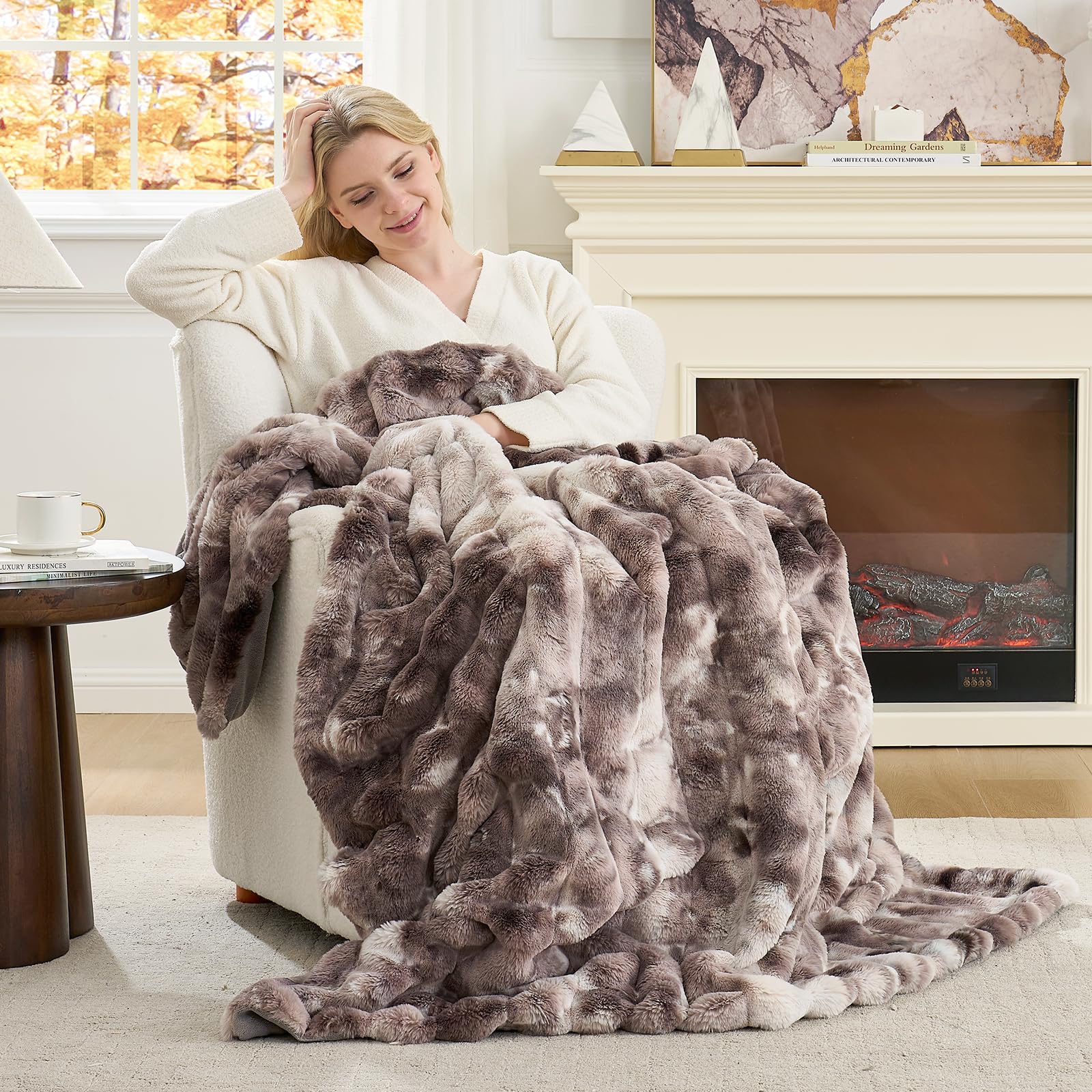 Cozy Bliss close-up faux fur texture, highlights ultra-soft touch