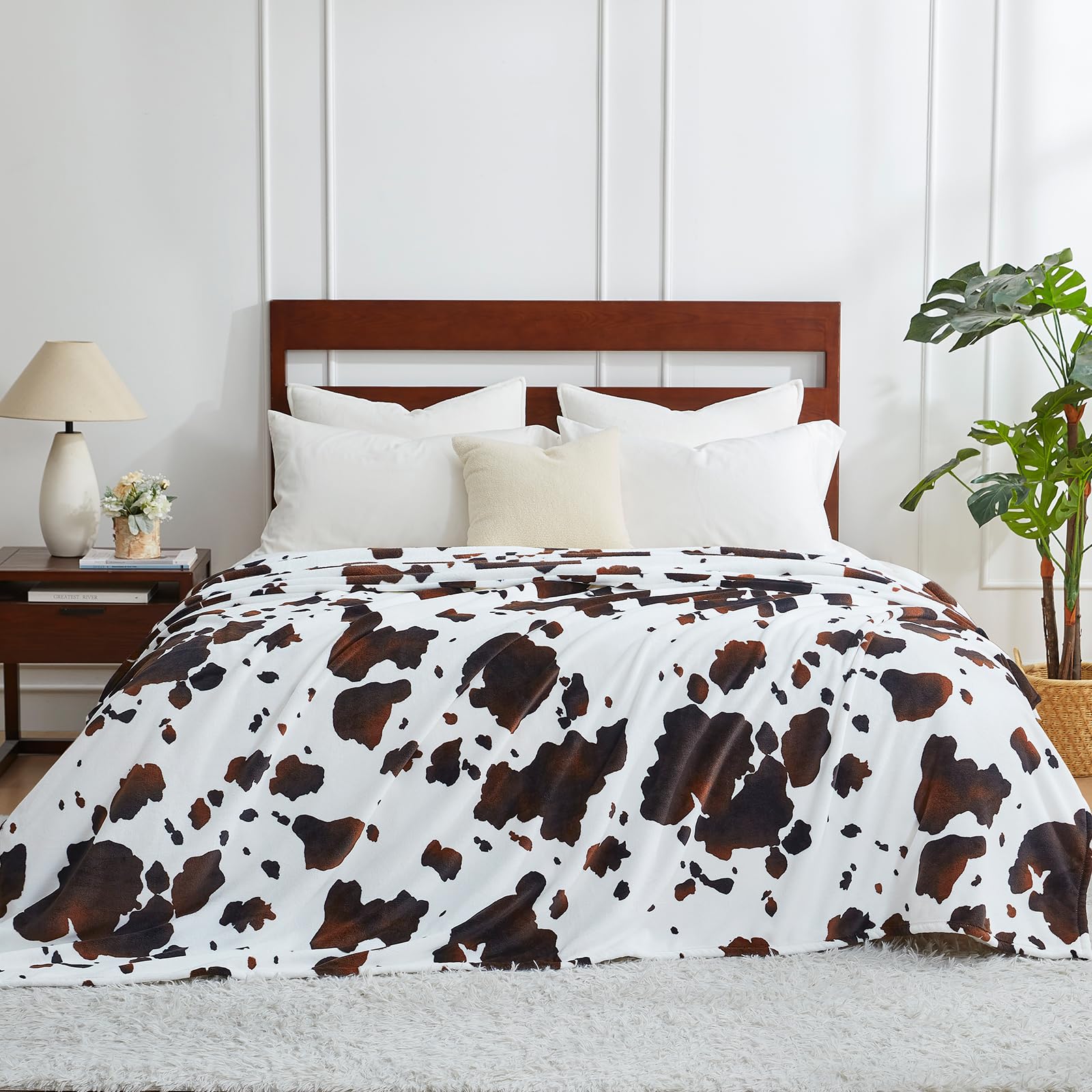 Cozy Bliss sewn edge and label detail showing durable finish and long-lasting use