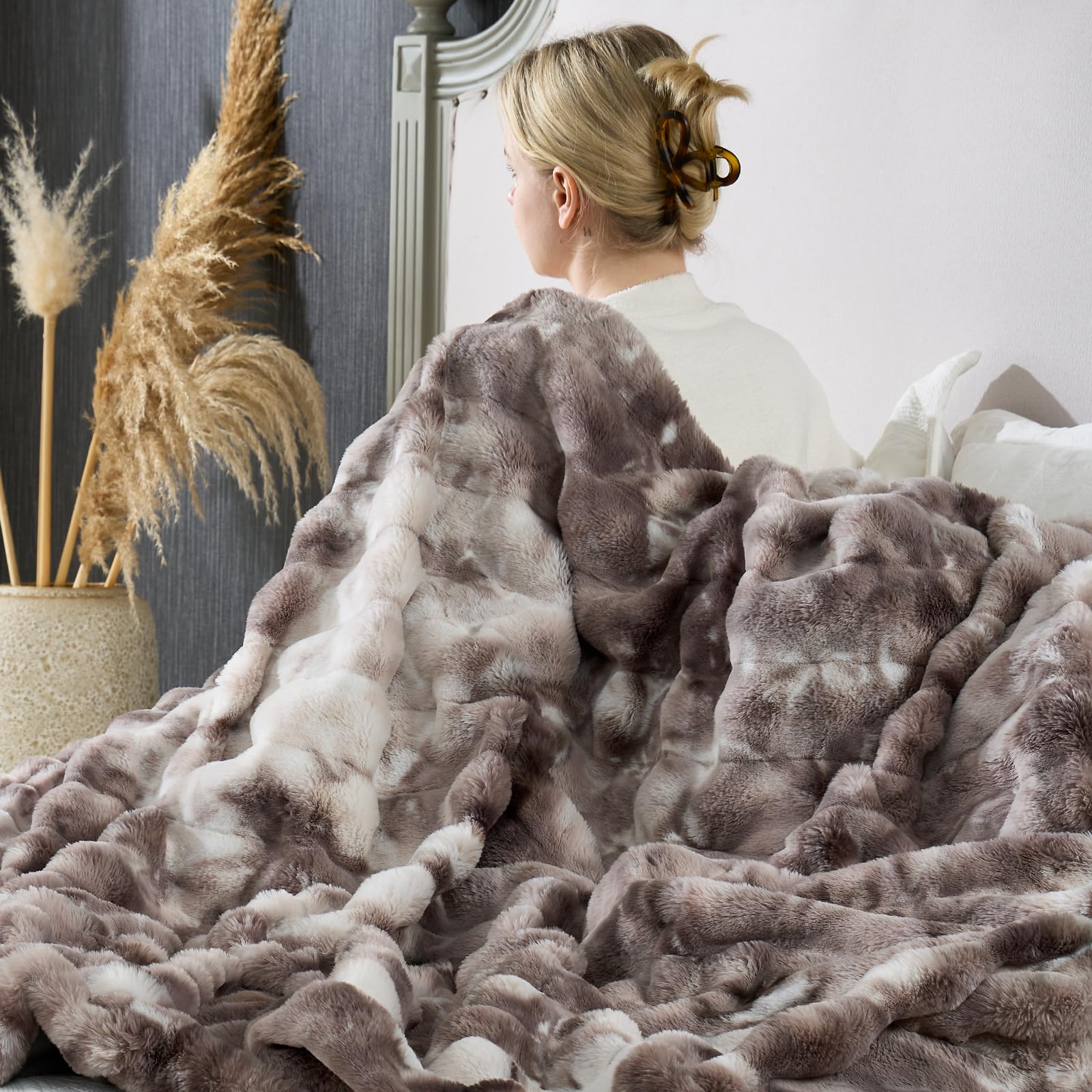 Cozy Bliss ribbed stripe edge detail, shows handcrafted pattern clarity
