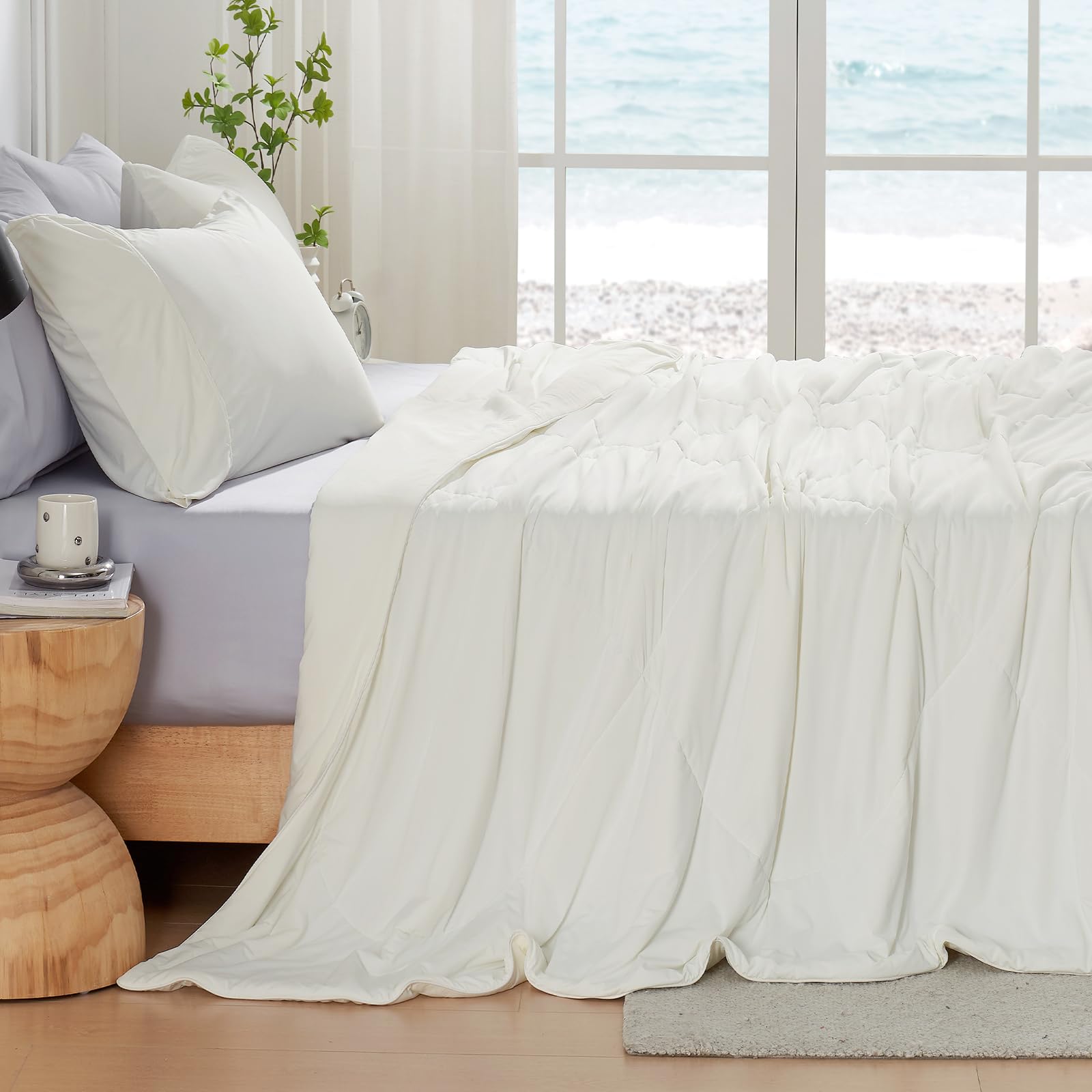 Cozy Bliss cross-section of poly down-alternative fill showing loft and airflow benefits