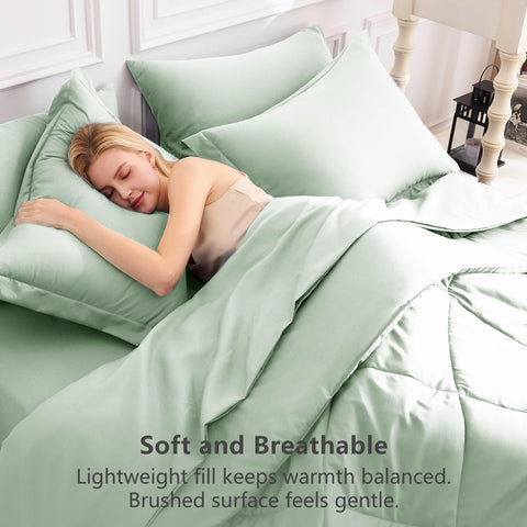 CozyLux comforter edge and stitching close-up showing durable seams and neat finish