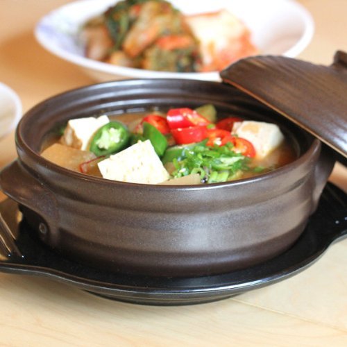Crazy Korean Cooking medium dolsot with lid in place, protects heat and speeds cooking