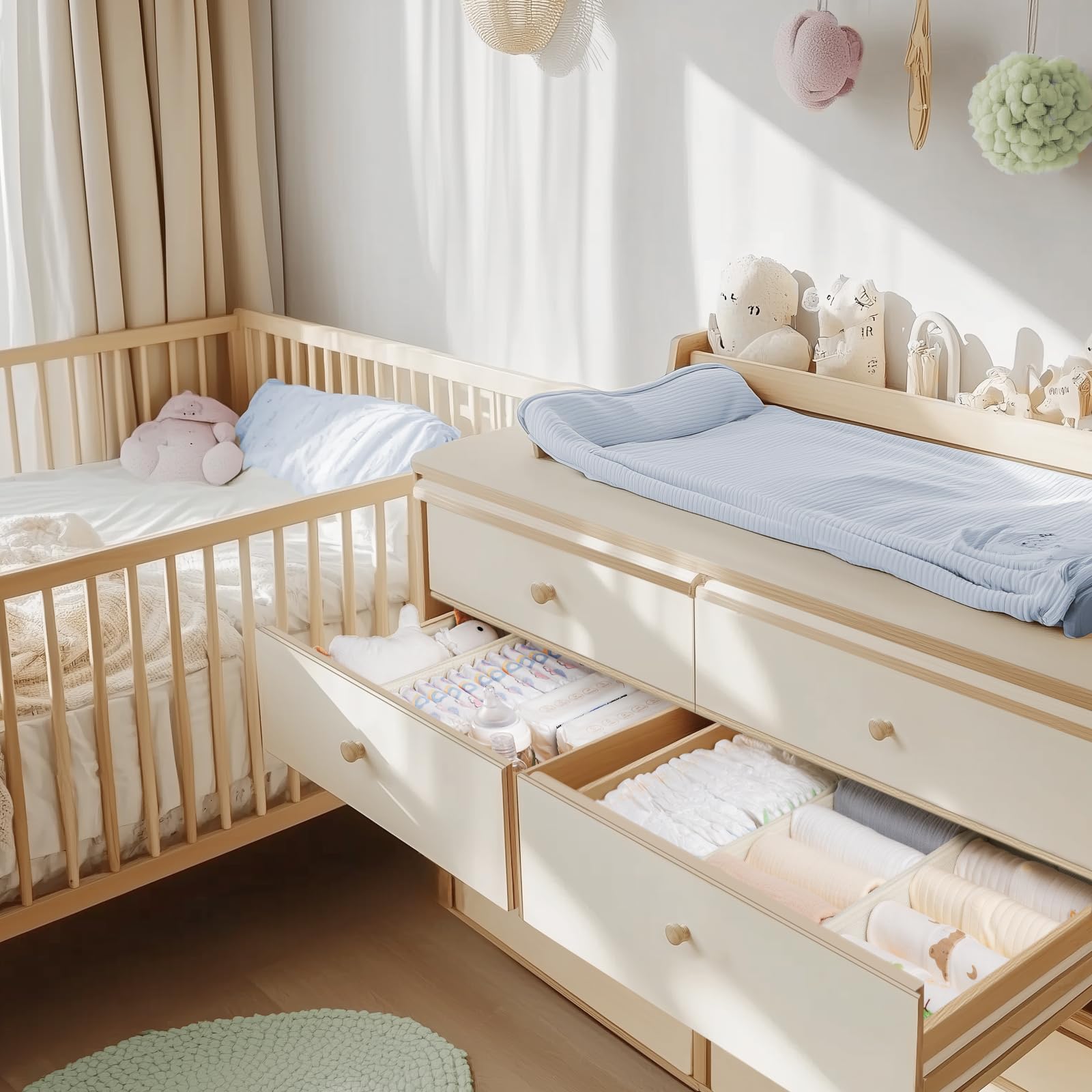 Criusia large compartment displayed with folded baby clothes for easy access benefit