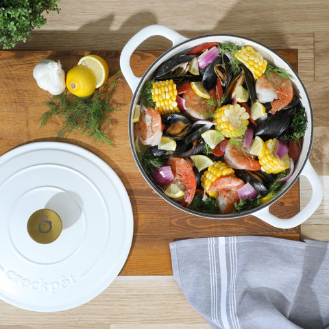 Crock-Pot lid close-up with gold knob highlighting durable handle and visual appeal