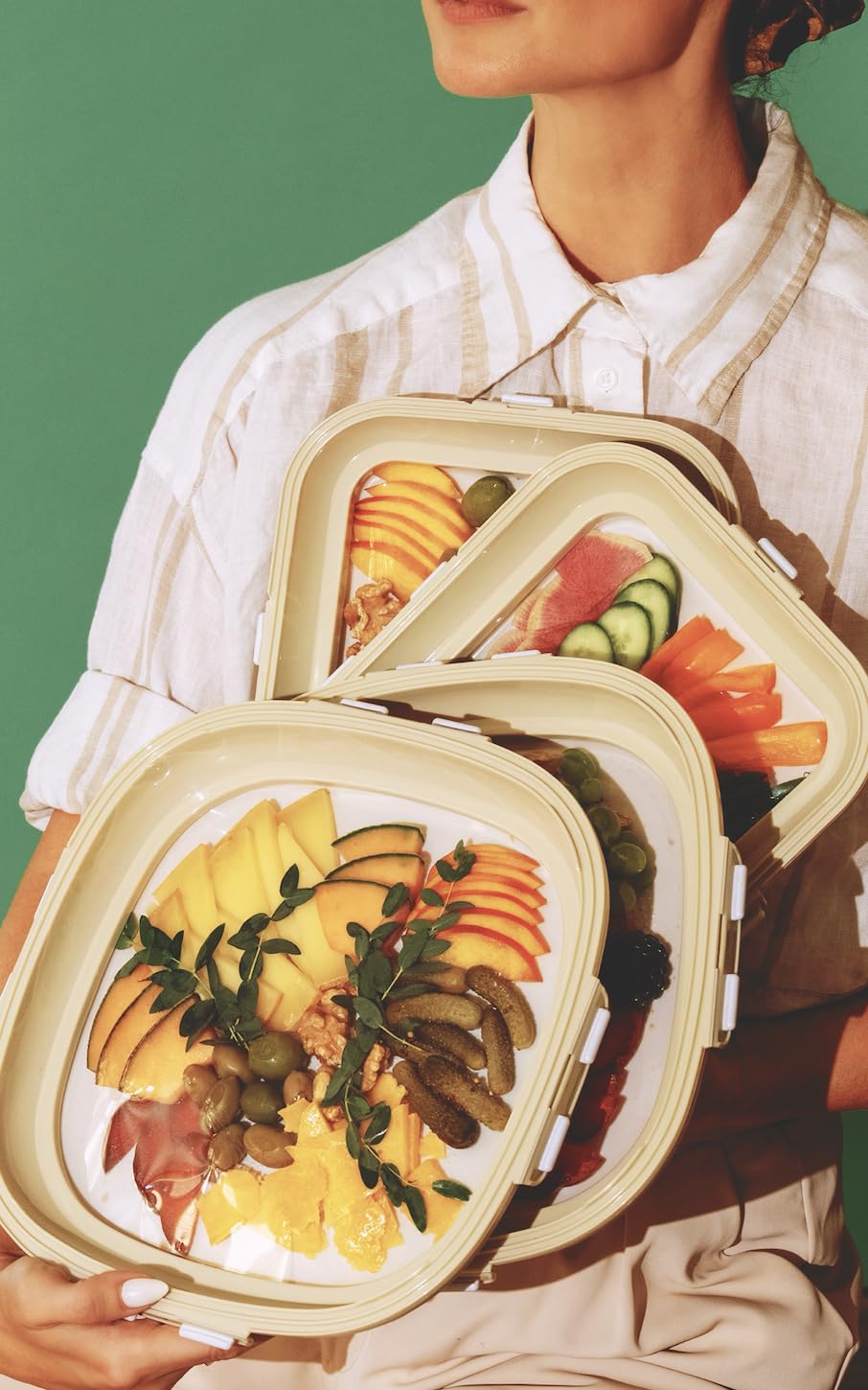 Crudités office-lifestyle lunch setting showing stylish, portable meal solution