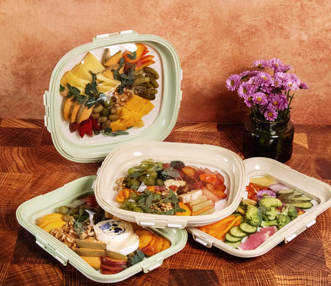 Crudités rectangle tray with freezer icon showing freezer-safe storage benefit