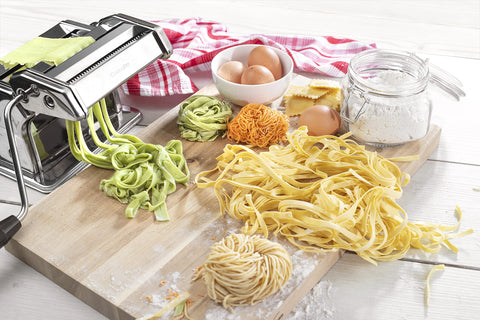 CucinaPro cleaning brush detail for easy dough removal and maintenance benefit