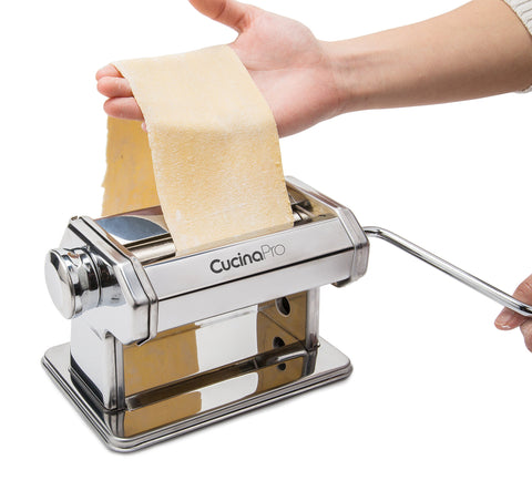 CucinaPro roller close-up showing adjustable thickness for consistent sheets benefit