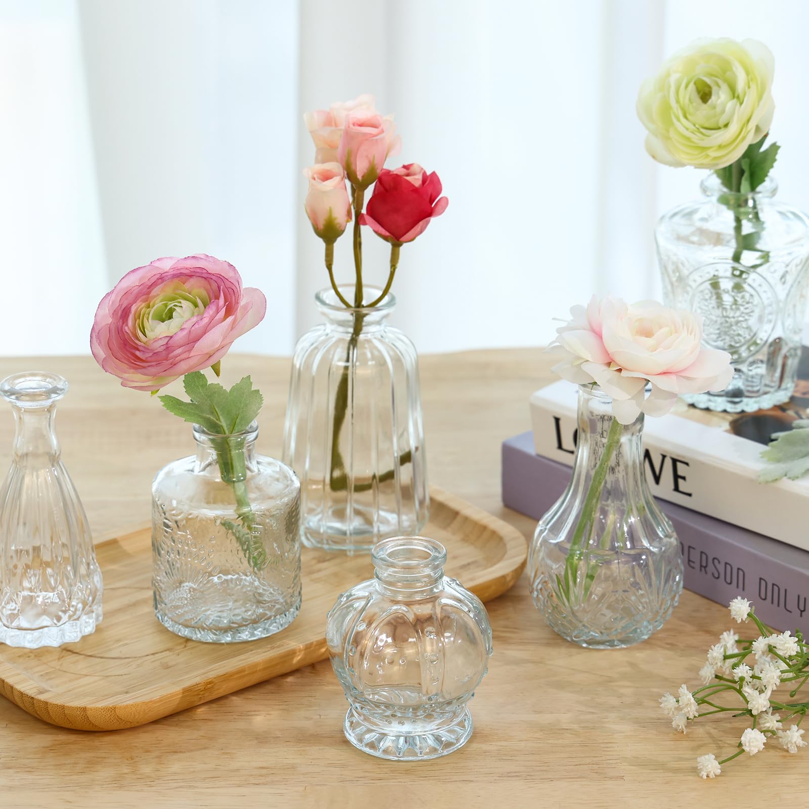 CUCUMI vases arranged as wedding centerpieces, creating cohesive decor