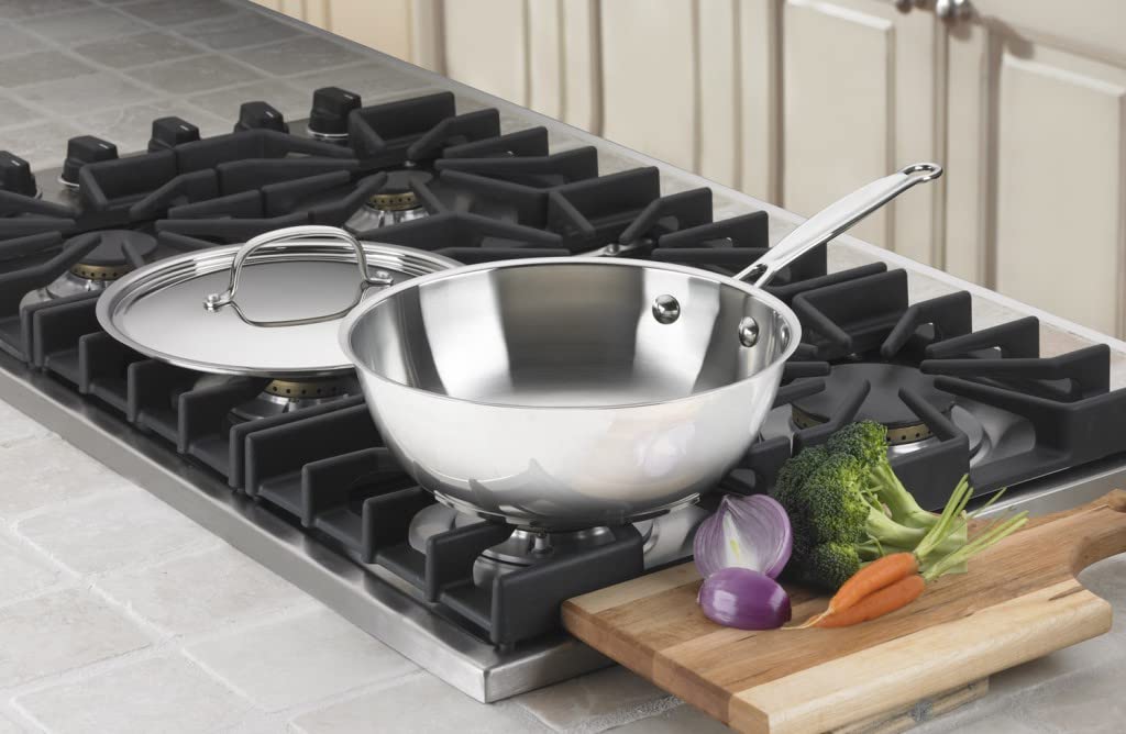 Cuisinart close-up of Cool Grip handle and Flavor Lock lid, showing secure handling benefit