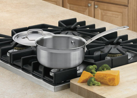 Cuisinart handle and lid detail highlighting cool‑grip handle and secure lid for balanced pouring
