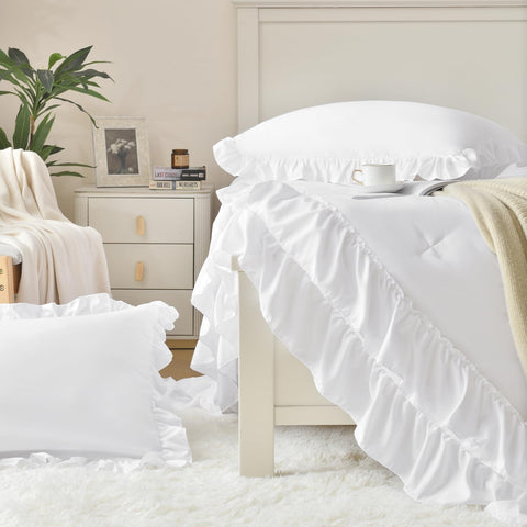 Cupocupa lifestyle scene with cozy bedroom noting warmth and shabby-chic visual appeal