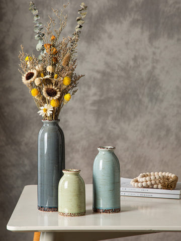 CwlwGO single vase holding pampas grass illustrating how dried stems add natural warmth