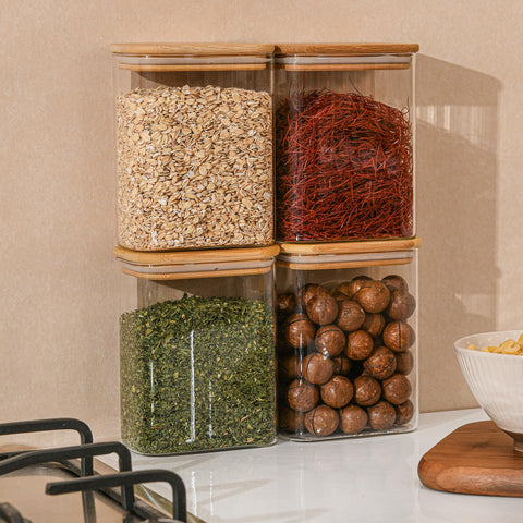 D2scrma jar being poured with grains showing controlled pour and one-hand grip
