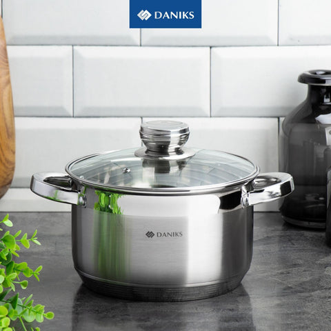 Daniks tempered glass lid closeup showing vent and visibility while cooking