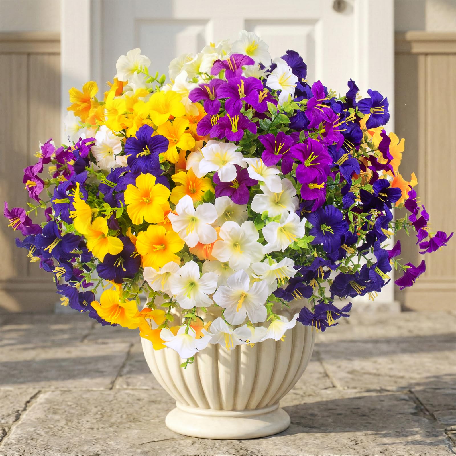 Daynight front packaging showing 32-piece petunias and vibrant curb appeal