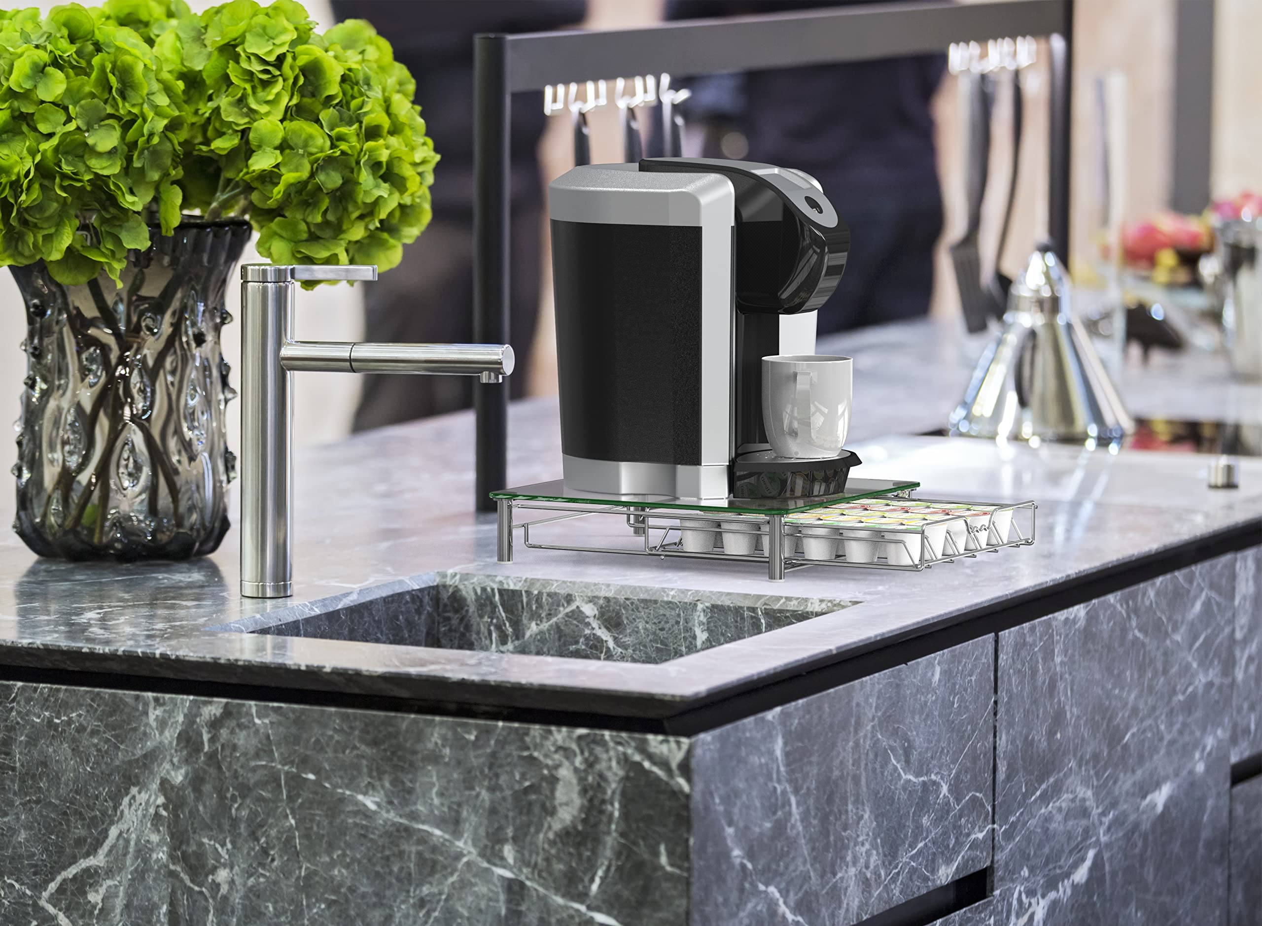 Deco Brothers placed under coffee brewer demonstrates space-saving benefit