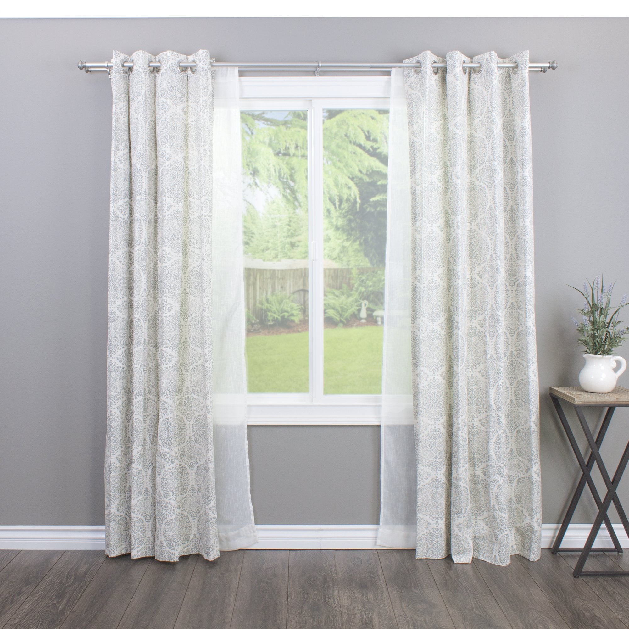 Decopolitan back sheer rod detail showing smaller diameter for light fabrics