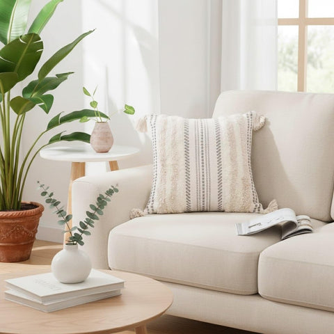 decorUhome two-tone tufting detail showing soft visual contrast benefit
