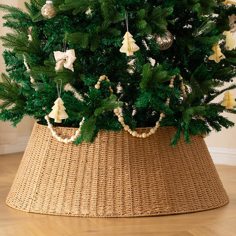 Deerher collar in living room scene enhances farmhouse holiday decor