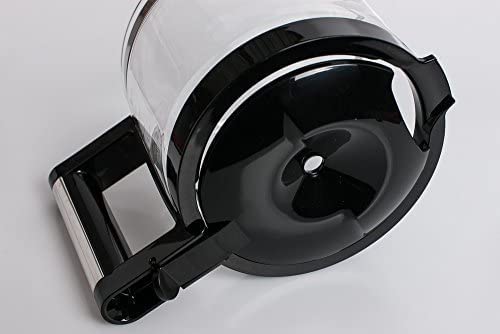 De'Longhi carafe spout closeup for drip-free pouring benefit