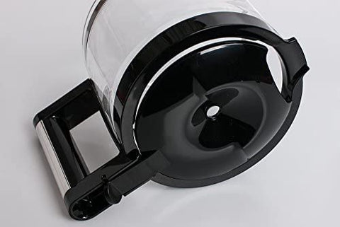 De'Longhi carafe spout closeup for drip-free pouring benefit