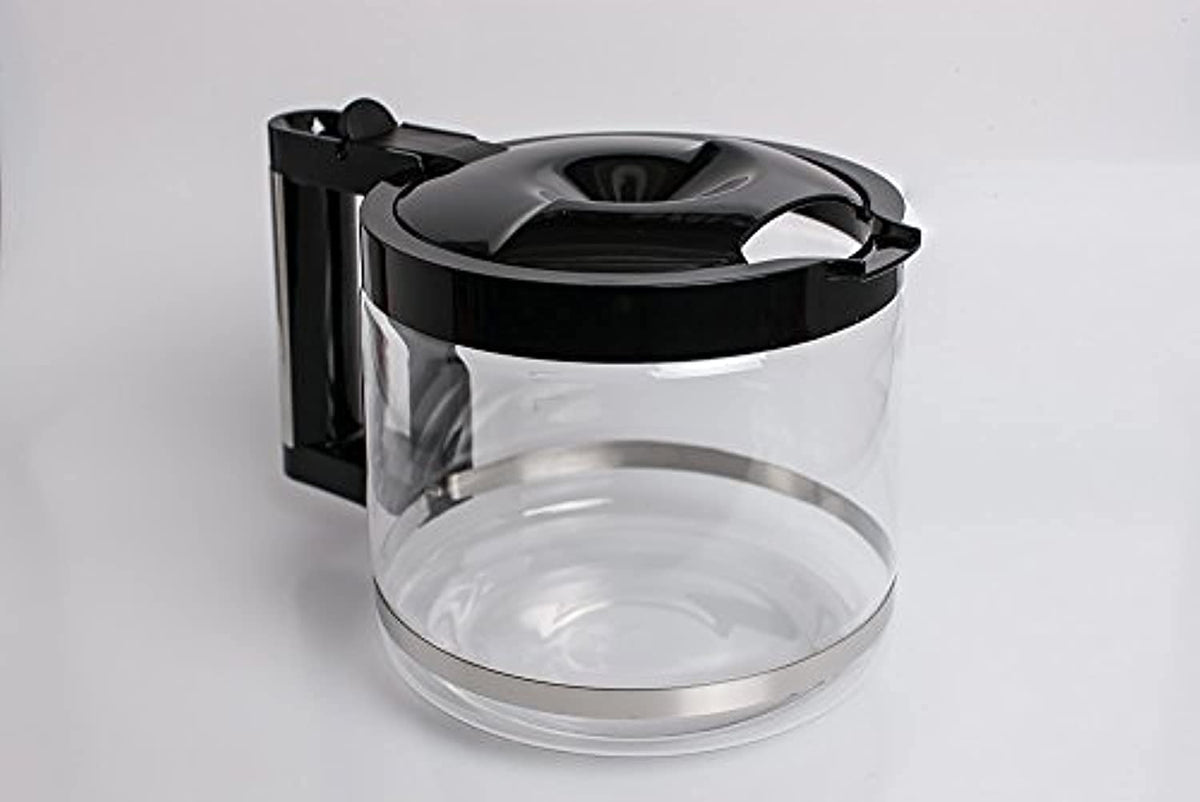 De'Longhi carafe front view showing clear glass and correct fit