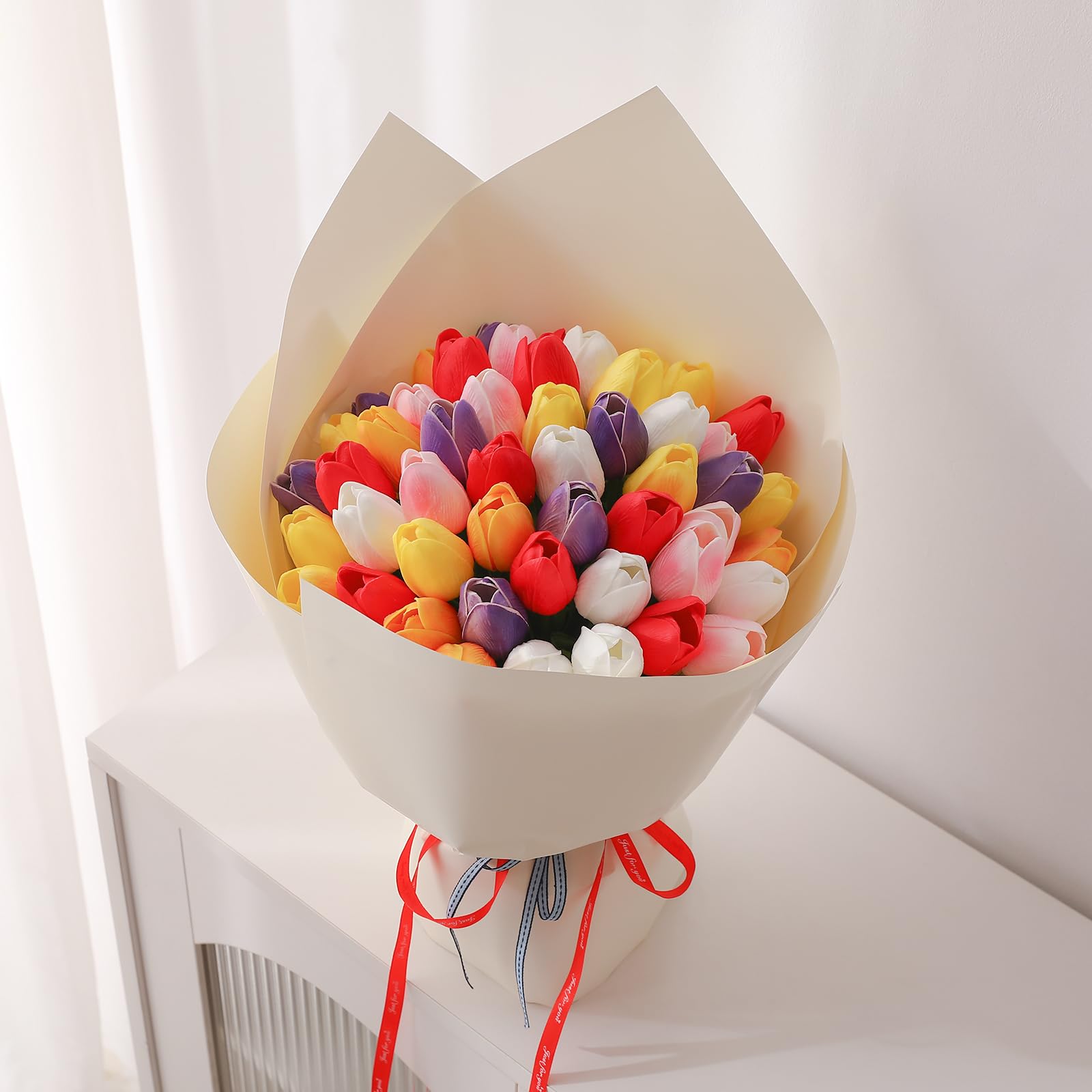 Deorok wedding centerpiece with tulips demonstrating elegant event-ready decor