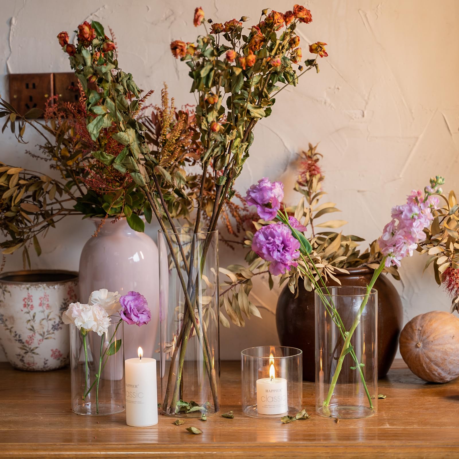 Devilfire vase with floral centerpiece demonstrating wedding styling benefit