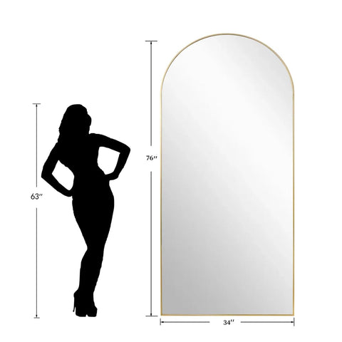 Dewfig mirror in dressing area helps outfit checks with clear reflection