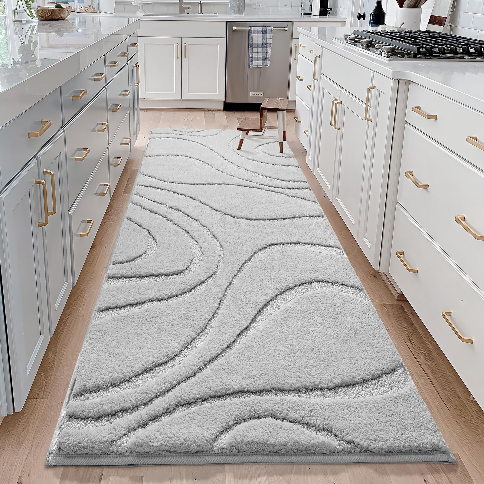 DEXDE TPR non-slip backing detail demonstrating stable grip on dry bathroom floors