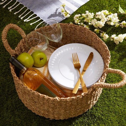 DII table set for wedding showing elegant white plates suitable for events