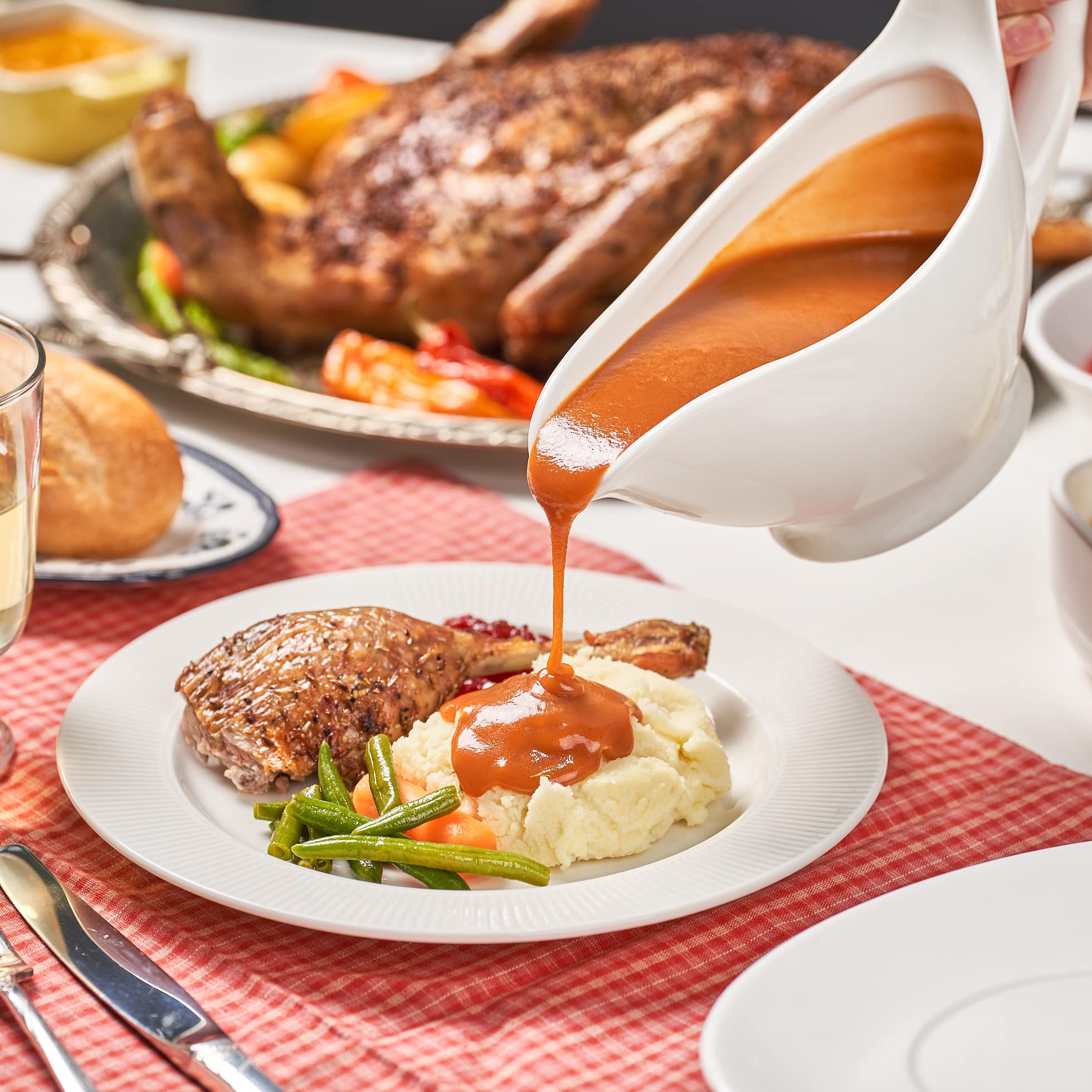 Dinnerlit handle grip image showing ergonomic hold for steady pouring and comfort