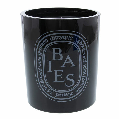 Diptyque Black Baies candle front view showing elegant glass and label, enhancing décor