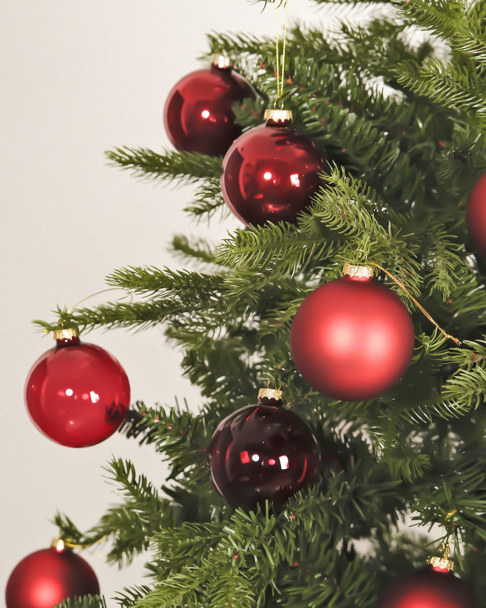 DN DECONATION clear glass ornament showing internal transparency and layered contrast