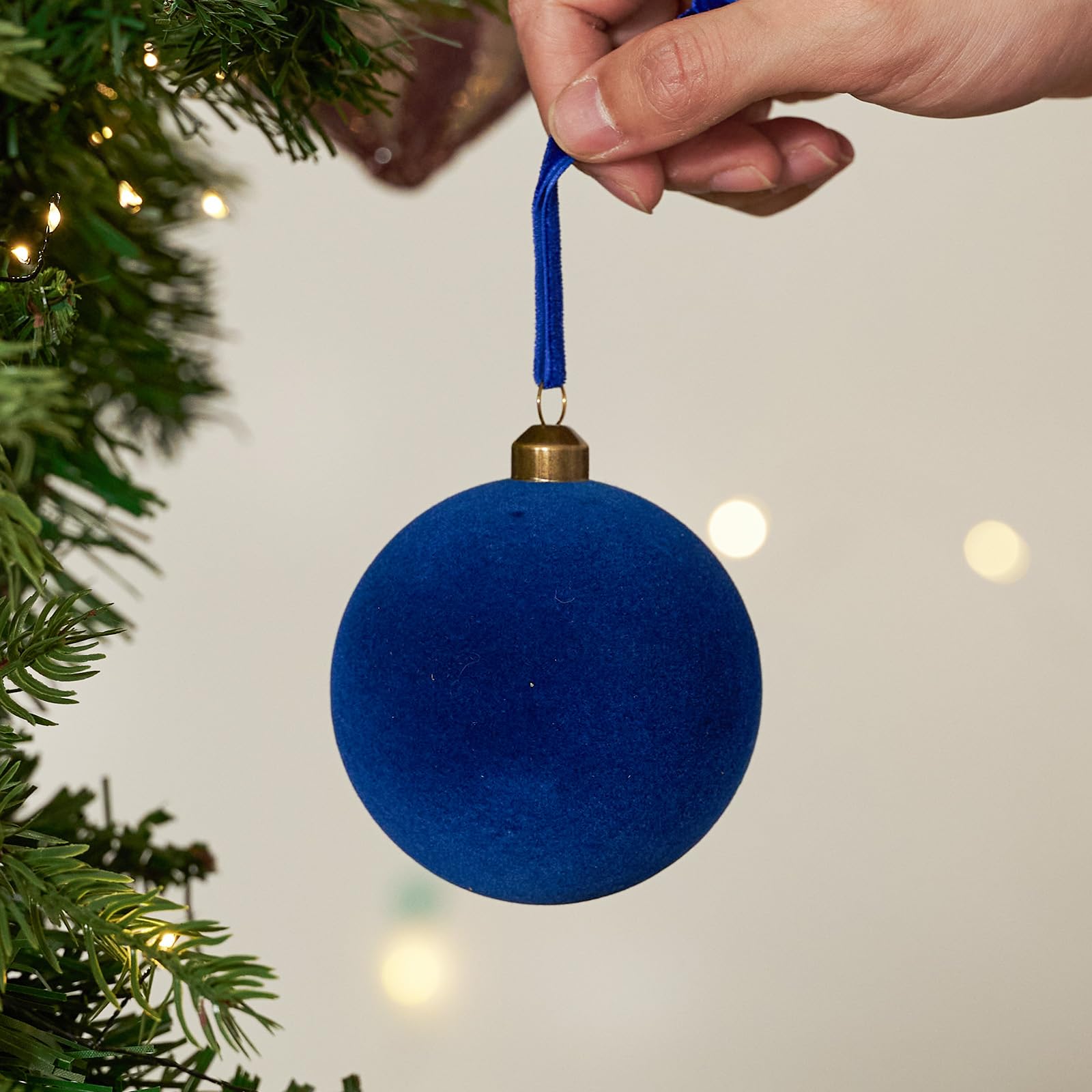 DN DECONATION close-up showing blue velvet texture that adds plush elegance