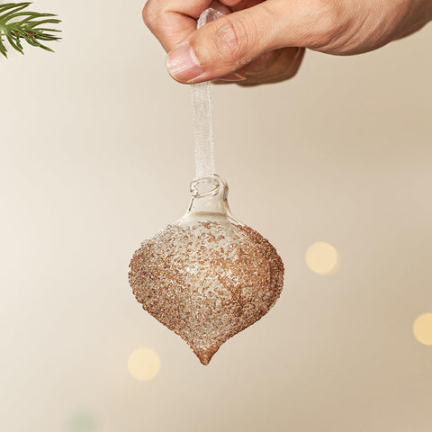 DN DECONATION mantel styling with ornaments creating cozy, festive atmosphere