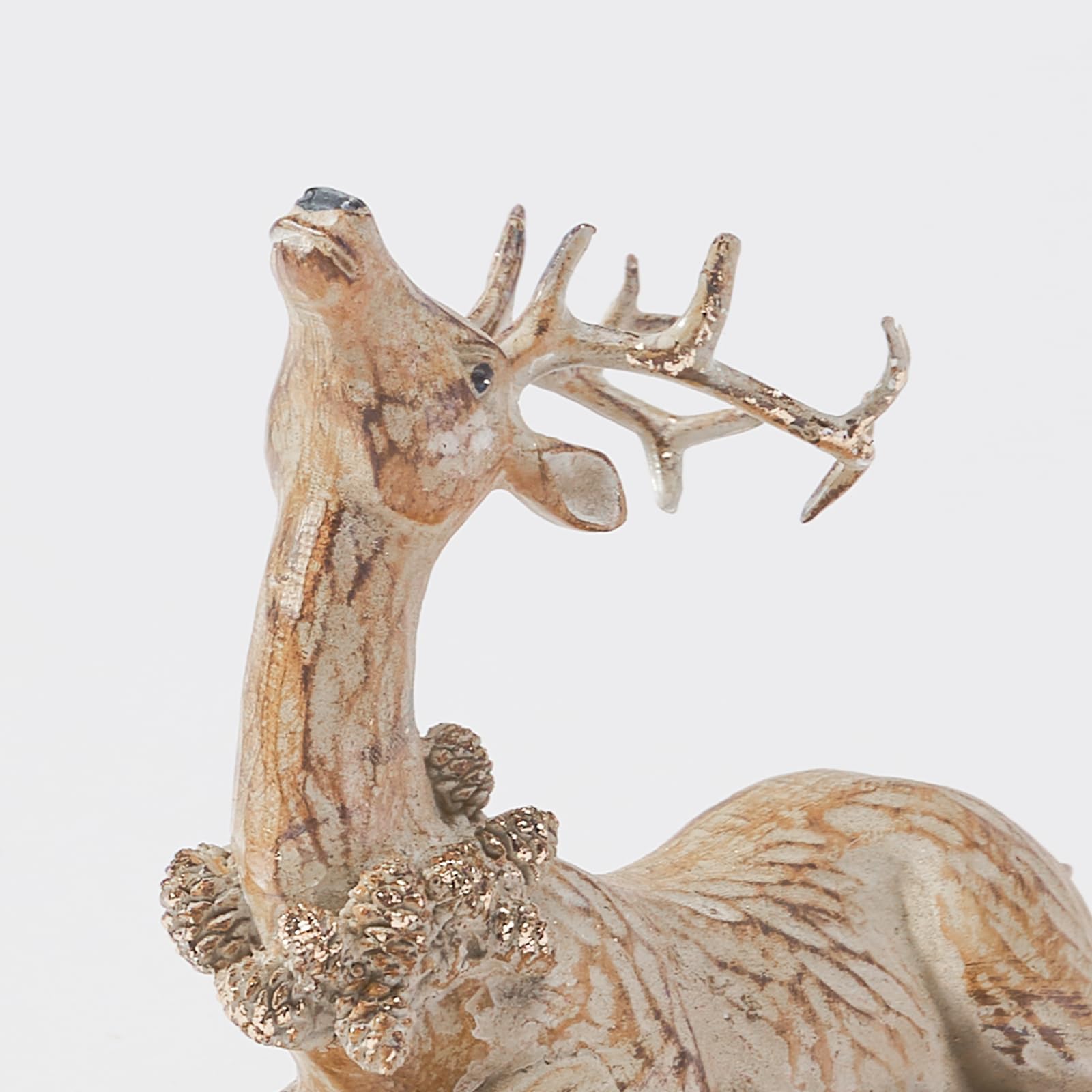 DN DECONATION pinecone wreath detail around neck adding woodland accent