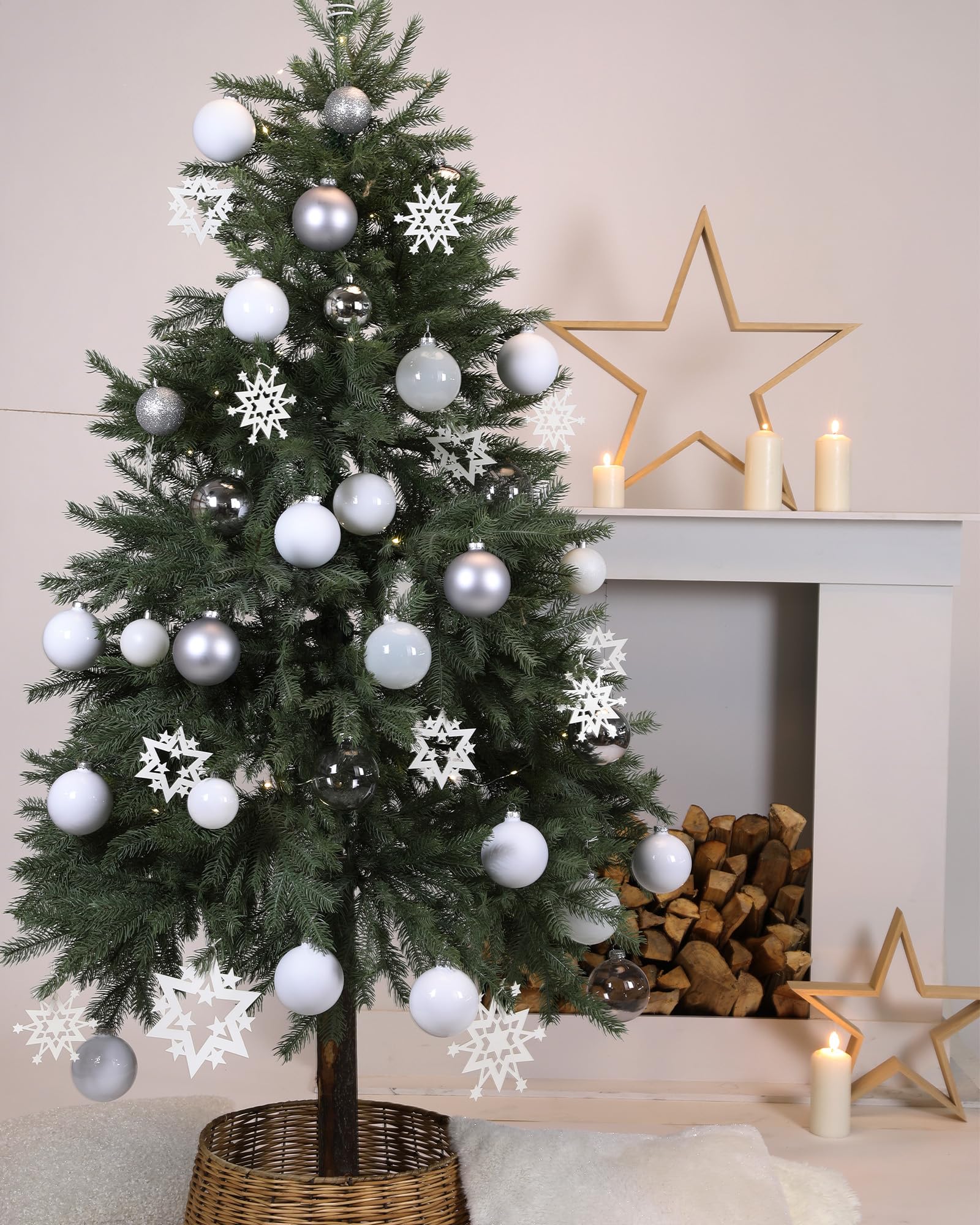 DN DECONATION shiny finish close-up reflecting tree lights and sparkle