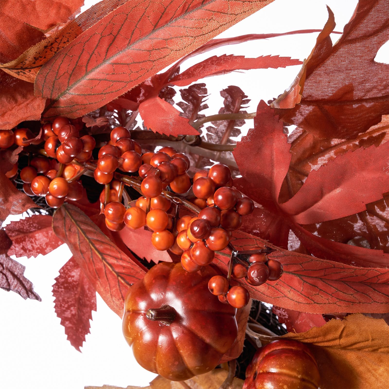 DN DECONATION pinecone and foliage texture highlighting rustic charm